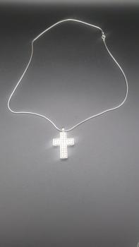 Halskette mit Kreuz