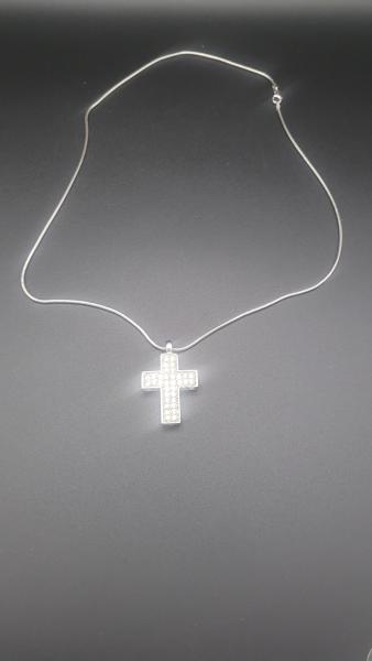 Halskette mit Kreuz