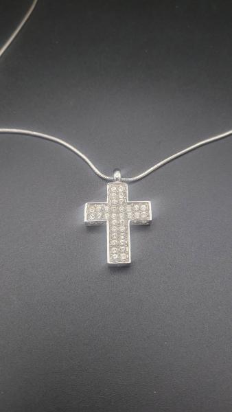 Halskette mit Kreuz